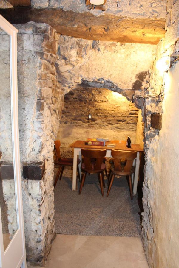 Eifelstuben Mit Charme - Bauernstube Vulkaneifel - Naehe Und Burgruine *