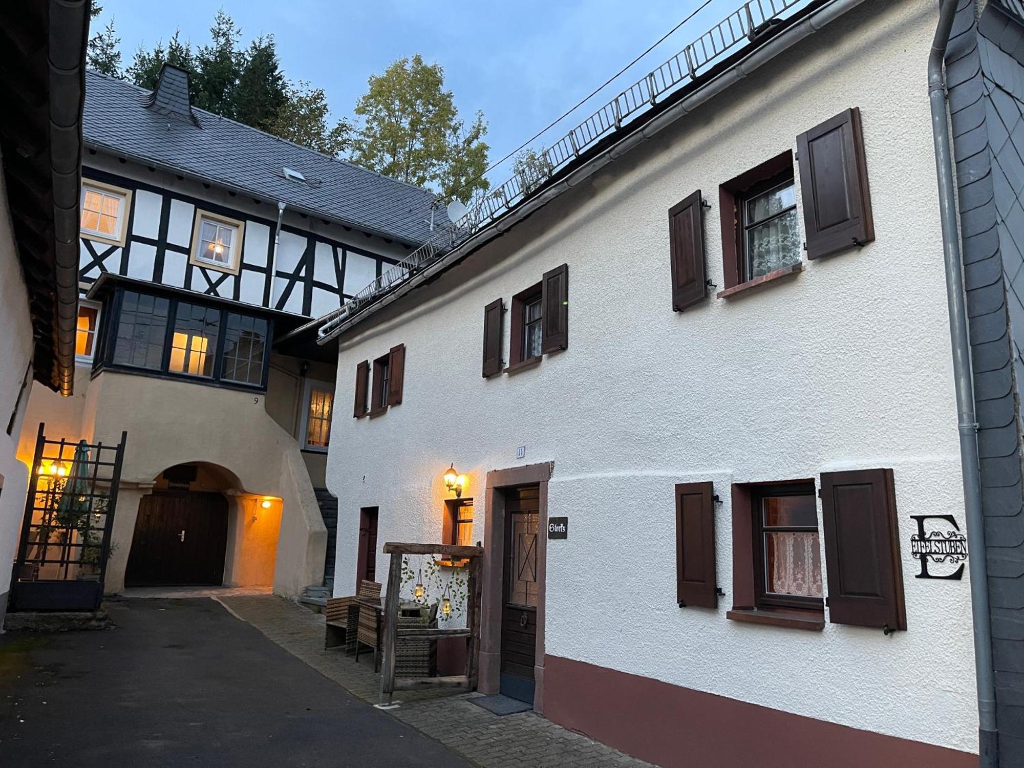 Eifelstuben Mit Charme - Bauernstube Vulkaneifel - Naehe Und Burgruine * Ulmen