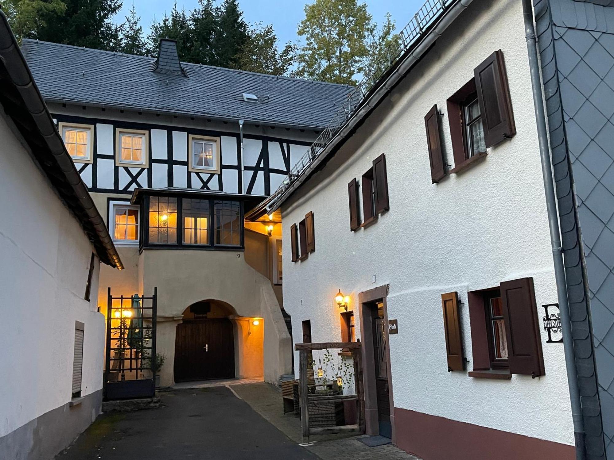 Eifelstuben Mit Charme - Bauernstube Vulkaneifel - Naehe Und Burgruine *